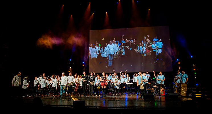 La Orquesta de Instrumentos Reciclados de Cateura actúa en el Teatro Real de la mano de Ecoembes